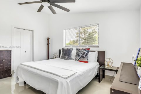 House in Southwest Ranches, Florida 3 bedrooms, 175.49 sq.m. № 1836023 - photo 12