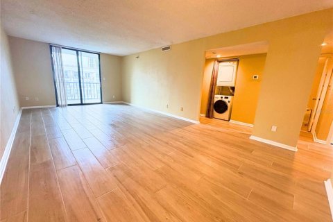 Condominio en alquiler en Tampa, Florida, 2 dormitorios, 94.39 m2 № 1906864 - foto 7