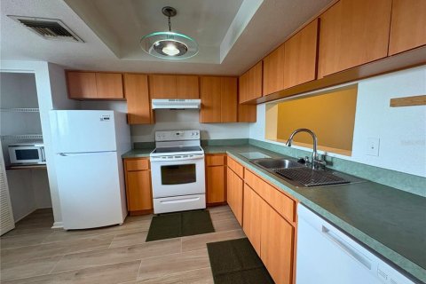 Condominio en alquiler en Tampa, Florida, 2 dormitorios, 94.39 m2 № 1906864 - foto 2