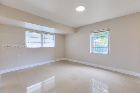 Купить виллу или дом в Майами, Флорида 3 спальни, 155.98м2, № 2006700 - фото 9