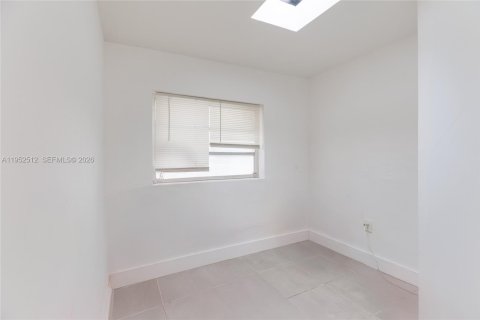 Купить виллу или дом в Майами, Флорида 3 спальни, 155.98м2, № 2006700 - фото 28