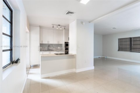 Купить виллу или дом в Майами, Флорида 3 спальни, 155.98м2, № 2006700 - фото 7