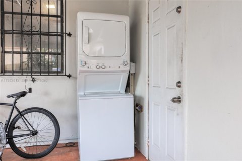 Купить виллу или дом в Майами, Флорида 3 спальни, 155.98м2, № 2006700 - фото 14