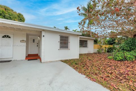 Дом в Майами, Флорида 3 спальни, 155.98м2 № 2006700