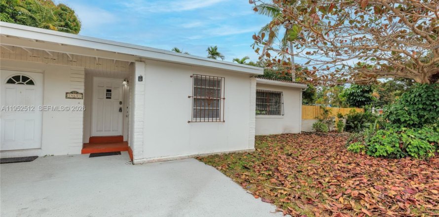 Дом в Майами, Флорида 3 спальни, 155.98м2 № 2006700