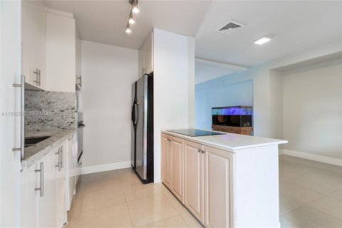 Купить виллу или дом в Майами, Флорида 3 спальни, 155.98м2, № 2006700 - фото 8