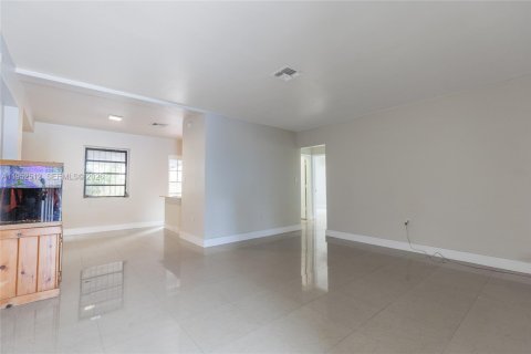 Купить виллу или дом в Майами, Флорида 3 спальни, 155.98м2, № 2006700 - фото 4