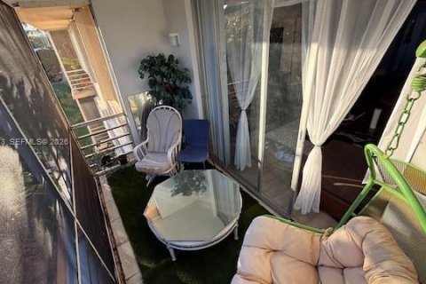 Condo in Lighthouse Point, Florida, 2 bedrooms  № 2002241 - photo 10