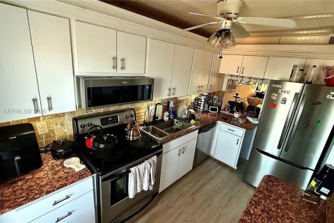 Condo in Lighthouse Point, Florida, 2 bedrooms  № 2002241