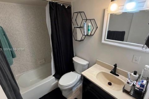 Condo in Lighthouse Point, Florida, 2 bedrooms  № 2002241 - photo 8