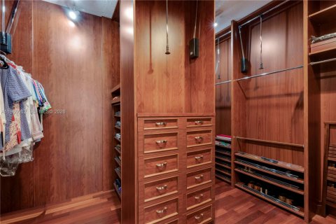 House in Pinecrest, Florida 7 bedrooms, 569.21 sq.m. № 2030518 - photo 22