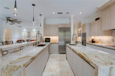 House in Pinecrest, Florida 7 bedrooms, 569.21 sq.m. № 2030518 - photo 10