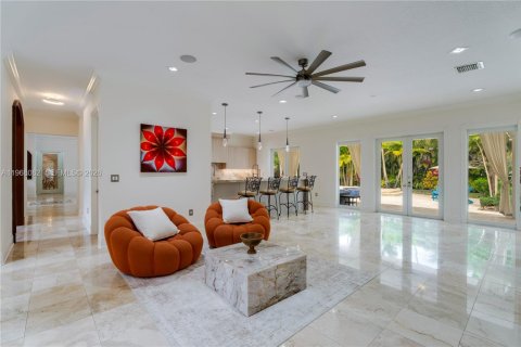 House in Pinecrest, Florida 7 bedrooms, 569.21 sq.m. № 2030518 - photo 15