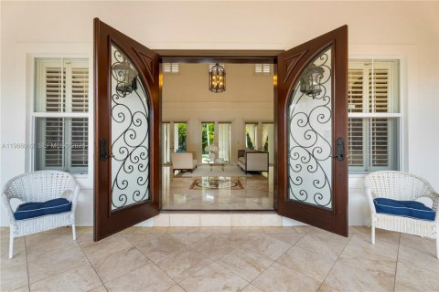 House in Pinecrest, Florida 7 bedrooms, 569.21 sq.m. № 2030518 - photo 5
