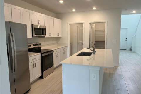 Casa en alquiler en San Antonio, Florida, 5 dormitorios, 221.94 m2 № 1916366 - foto 7