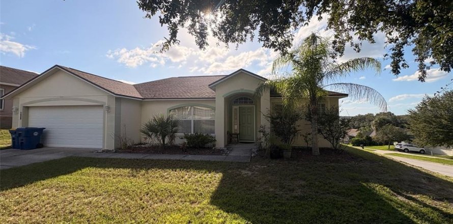 House in Minneola, Florida 4 bedrooms, 179.67 sq.m. № 2384030
