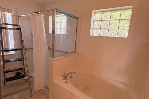 House in Minneola, Florida 4 bedrooms, 179.67 sq.m. № 2384030 - photo 2