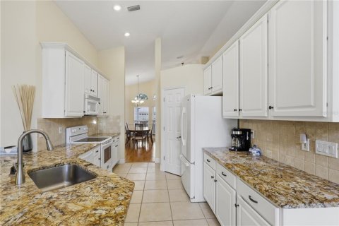 House in Palm Coast, Florida 3 bedrooms, 174.93 sq.m. № 2156295 - photo 12