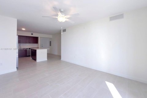 Снять в аренду квартиру в Суитуотер, Флорида 3 спальни, 479.75м2, № 2079164 - фото 3