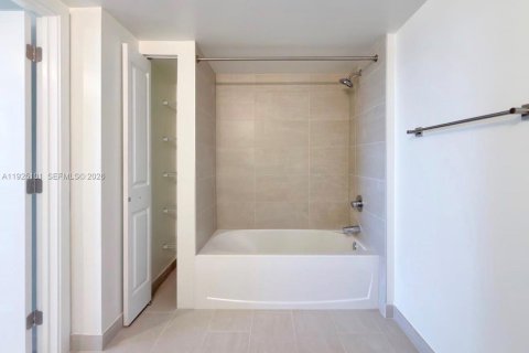 Снять в аренду квартиру в Суитуотер, Флорида 3 спальни, 479.75м2, № 2079164 - фото 11