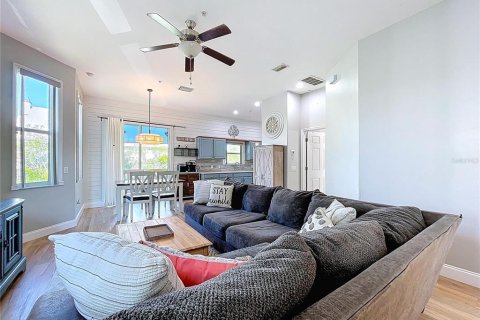 Adosado en venta en Tarpon Springs, Florida, 3 dormitorios, 166.57 m2 № 1853469 - foto 12
