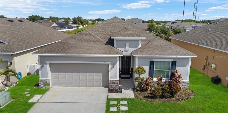 House in Davenport, Florida 4 bedrooms, 200.76 sq.m. № 1904012
