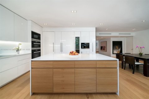 Condo in Key Biscayne, Florida, 2 bedrooms  № 1818344 - photo 14