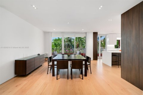 Condo in Key Biscayne, Florida, 2 bedrooms  № 1818344 - photo 8