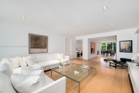 Condo in Key Biscayne, Florida, 2 bedrooms  № 1818344 - photo 1