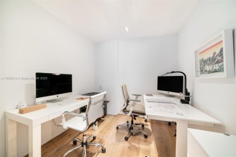 Condo in Key Biscayne, Florida, 2 bedrooms  № 1818344 - photo 28