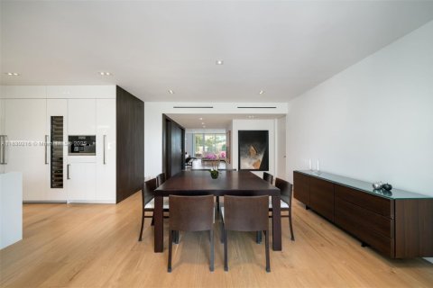 Condo in Key Biscayne, Florida, 2 bedrooms  № 1818344 - photo 16