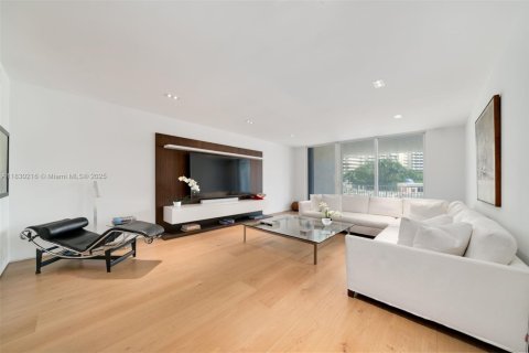 Condo in Key Biscayne, Florida, 2 bedrooms  № 1818344 - photo 2