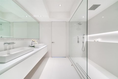 Condo in Key Biscayne, Florida, 2 bedrooms  № 1818344 - photo 24