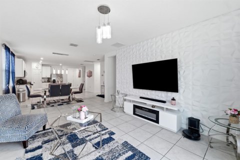Casa en venta en Haines City, Florida, 3 dormitorios, 161.09 m2 № 2236775 - foto 8
