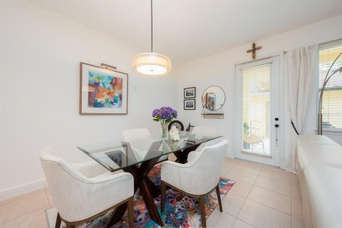 Townhouse in Windermere, Florida 3 bedrooms, 175.68 sq.m. № 2150769 - photo 8