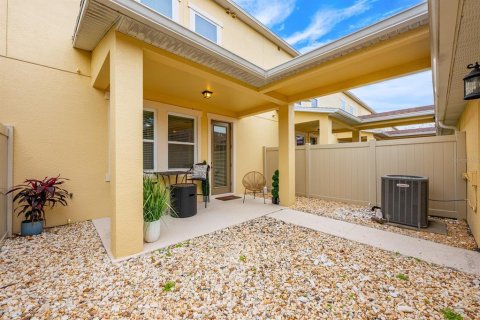 Townhouse in Windermere, Florida 3 bedrooms, 175.68 sq.m. № 2150769 - photo 2