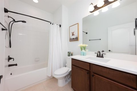 Townhouse in Windermere, Florida 3 bedrooms, 175.68 sq.m. № 2150769 - photo 20