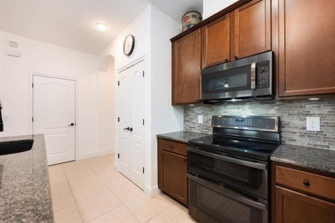 Townhouse in Windermere, Florida 3 bedrooms, 175.68 sq.m. № 2150769 - photo 6