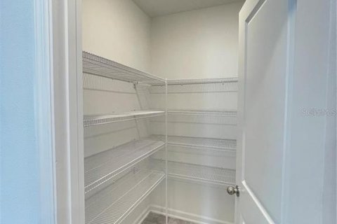 Villa ou maison à louer à Davenport, Floride: 5 chambres, 220.18 m2 № 2119130 - photo 6