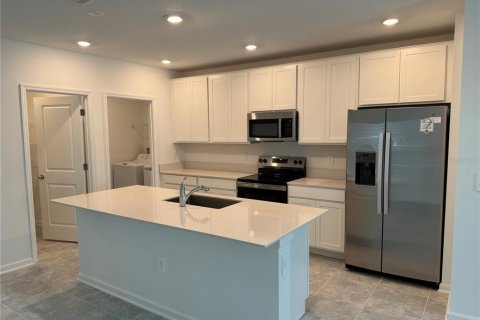 Villa ou maison à louer à Davenport, Floride: 5 chambres, 220.18 m2 № 2119130 - photo 5