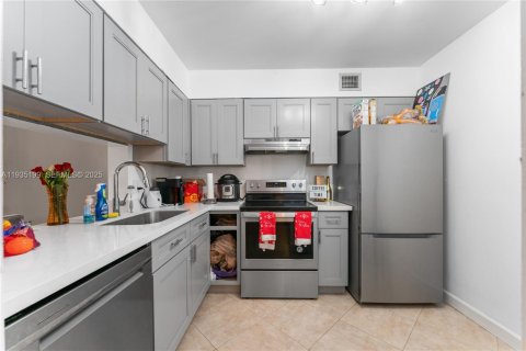 Condominio en venta en Oakland Park, Florida, 2 dormitorios, 107.77 m2 № 1993355 - foto 7