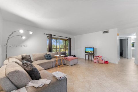 Condominio en venta en Oakland Park, Florida, 2 dormitorios, 107.77 m2 № 1993355 - foto 3