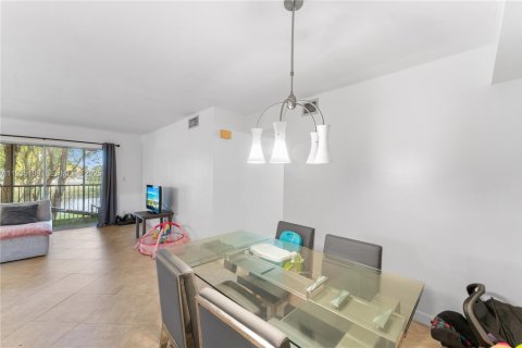 Condominio en venta en Oakland Park, Florida, 2 dormitorios, 107.77 m2 № 1993355 - foto 4