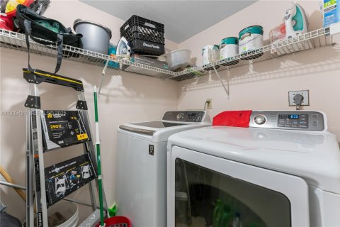 Condominio en venta en Oakland Park, Florida, 2 dormitorios, 107.77 m2 № 1993355 - foto 12