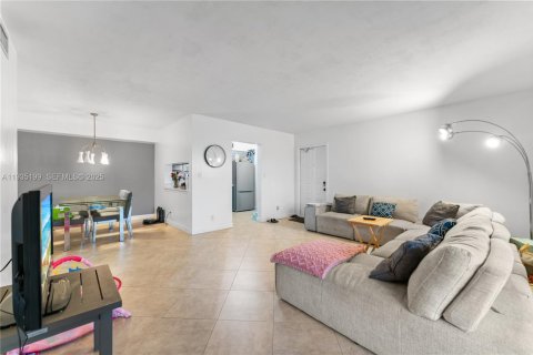 Condominio en venta en Oakland Park, Florida, 2 dormitorios, 107.77 m2 № 1993355 - foto 2
