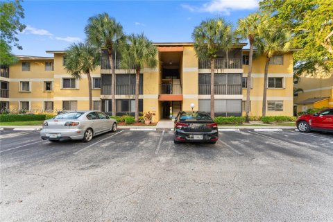 Condominio en venta en Oakland Park, Florida, 2 dormitorios, 107.77 m2 № 1993355 - foto 1