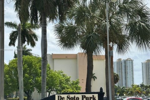 Купить кондоминиум в Халландейл-Бич, Флорида 2 спальни, 112.41м2, № 2066525 - фото 2