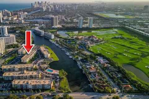 Купить кондоминиум в Халландейл-Бич, Флорида 2 спальни, 112.41м2, № 2066525 - фото 21