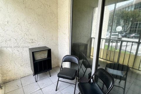 Купить кондоминиум в Халландейл-Бич, Флорида 2 спальни, 112.41м2, № 2066525 - фото 14