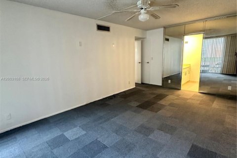 Купить кондоминиум в Халландейл-Бич, Флорида 2 спальни, 112.41м2, № 2066525 - фото 15